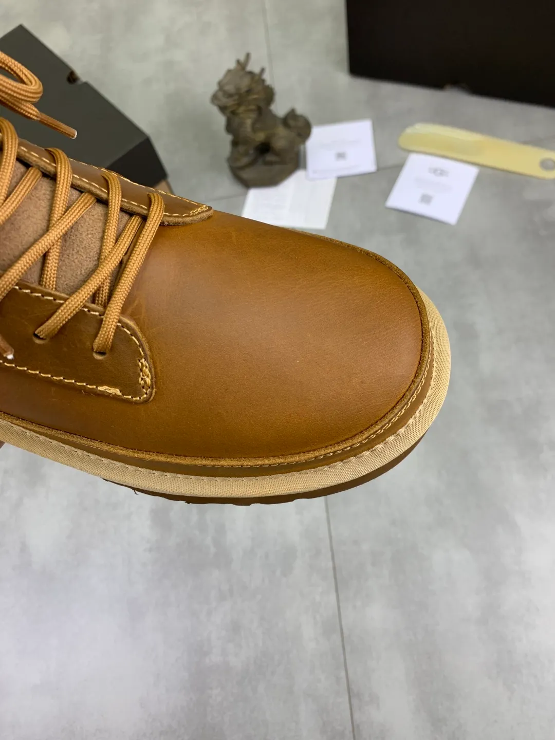 Men's men's shoes 💰P640 New top version UGG 2025 autumn and winter high-top new casual shoes new series Ansley Mules Fashionable and comfortable shallow flat slip-on casual loafers ✨ Classic suede cowhide with 10mm wool lining Insole Fleece collar Soft and comfortable ❤️ Decorated with UGG classic heat embossed brand logo on the back side Full texture Lightweight rubber sole Anti-slip, wear-resistant and comfortable Color: Black Brown Size: 39-45